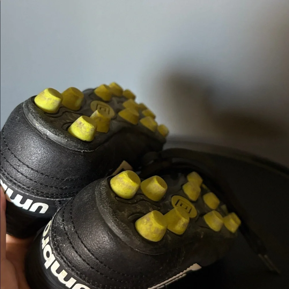 Umbro stylish cleats